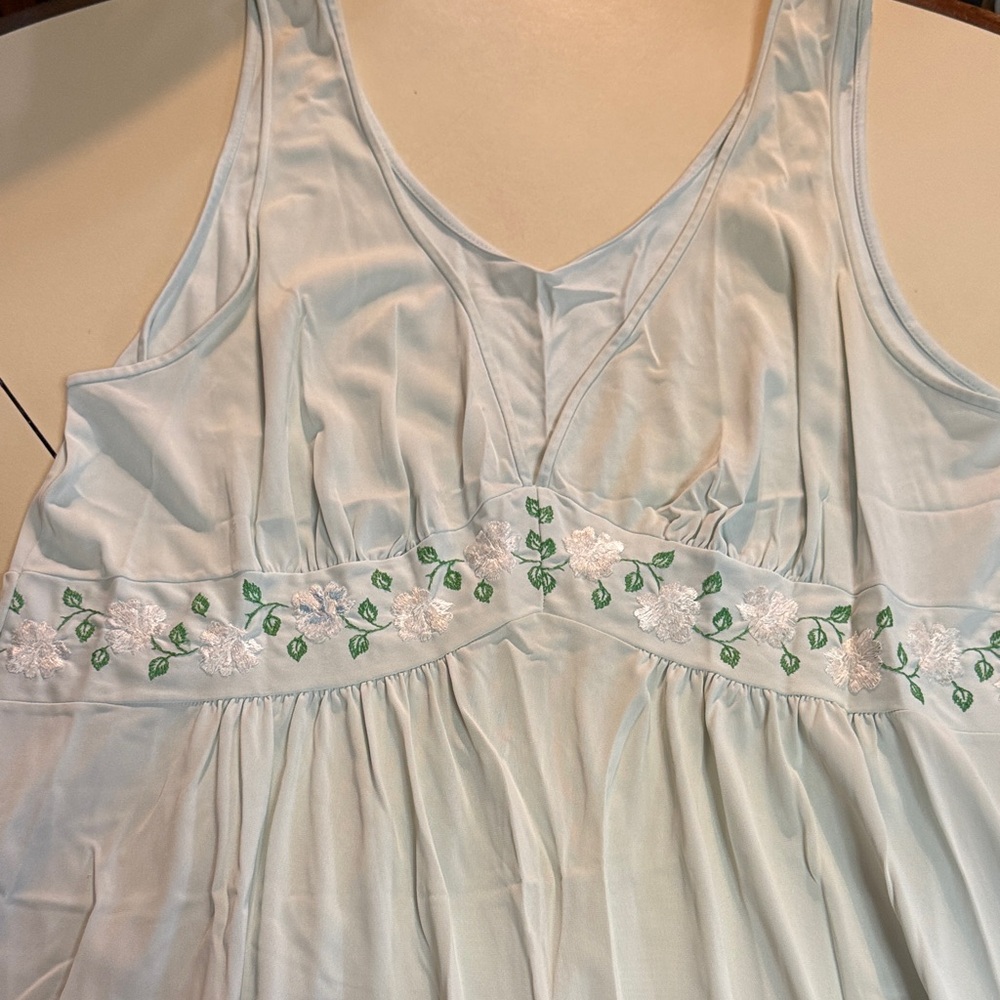 Vintage Shadowline Long Gown M with Floral Embroidery